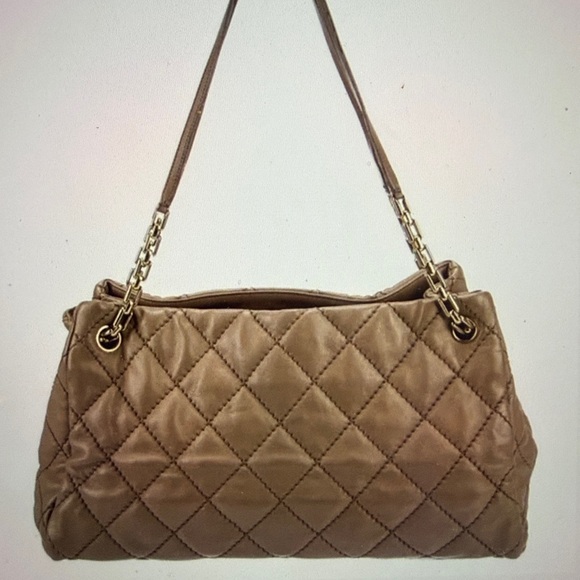 Chanel Quilted Leather Shoulder Bag - Picture 3 of 15